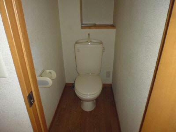 トイレ(206)