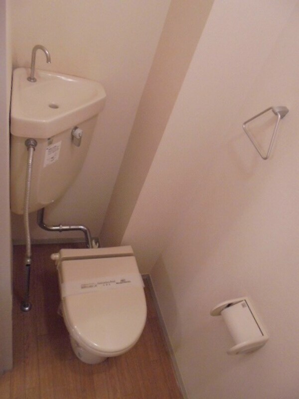 トイレ(写真は101号室です)