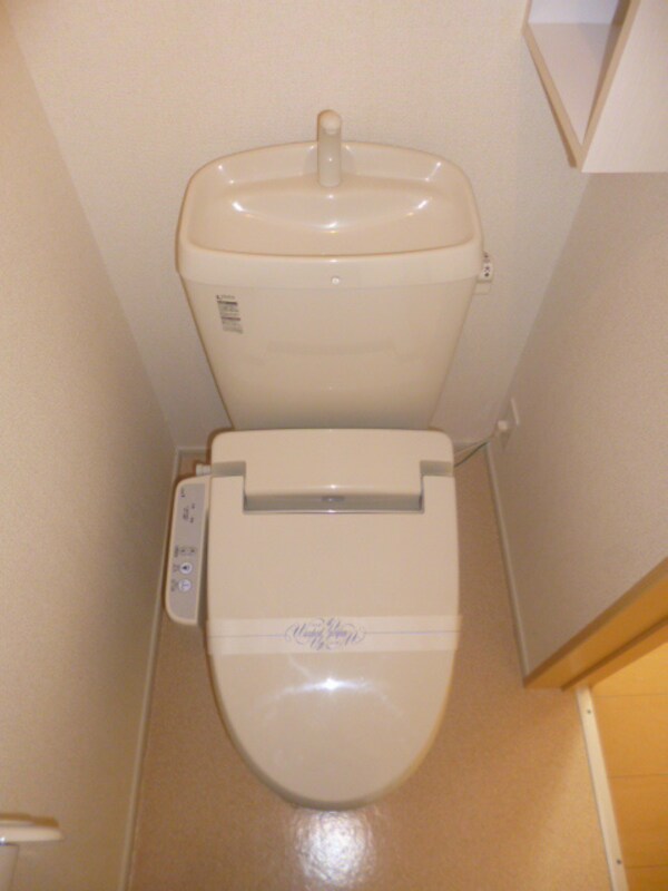 トイレ(※写真は105号のもの。反転タイプ。)