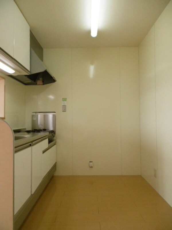 キッチン(※写真は　201号室（反転）)