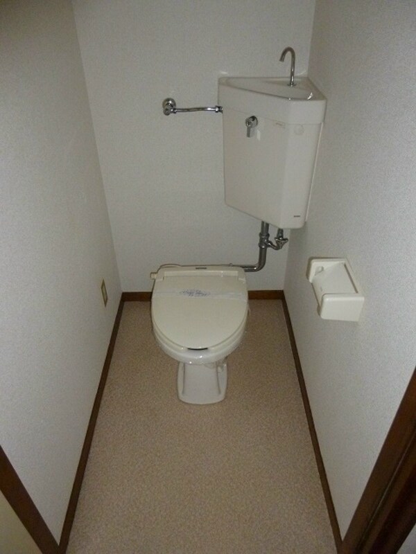 トイレ(写真は203号室です)
