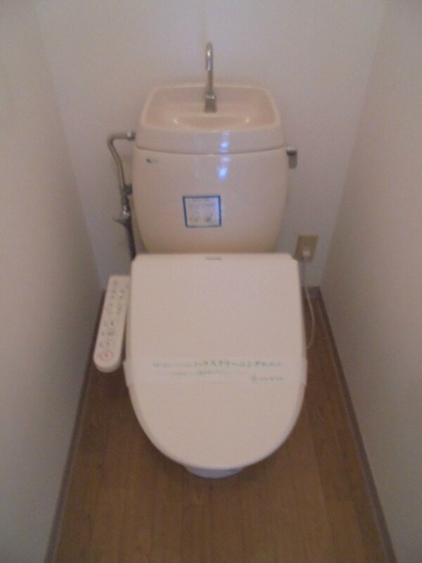 トイレ(写真は201号室です)