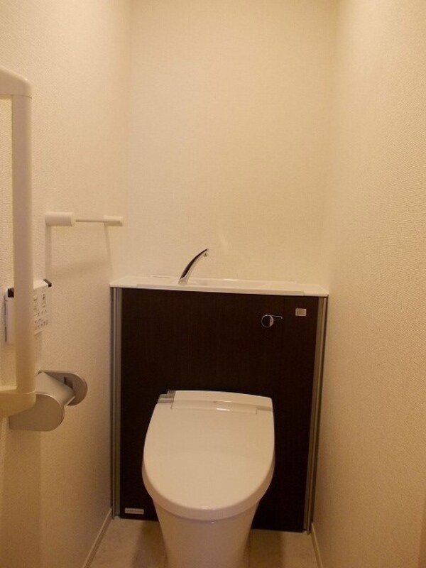 トイレ(写真は104号室です。（参考）)