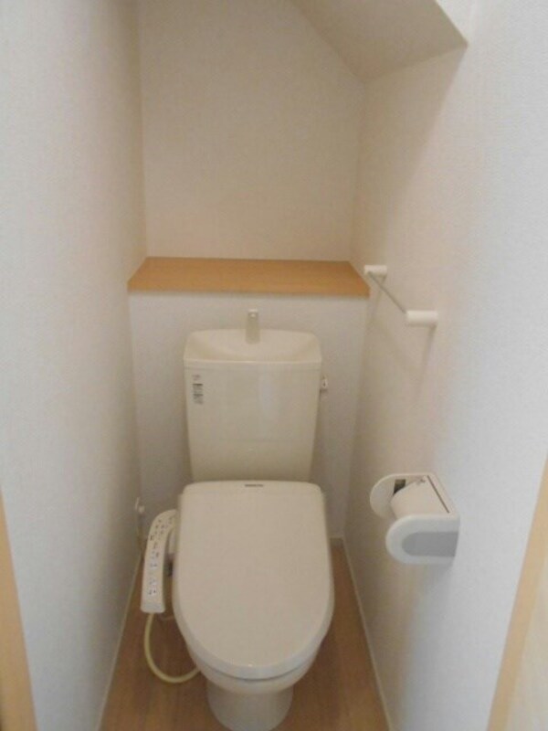 トイレ(写真は103号室です。（参考）)