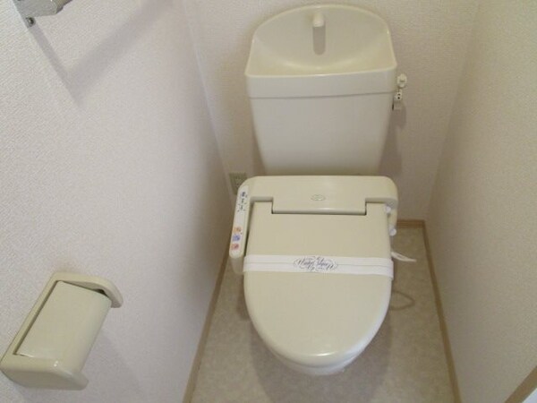トイレ(※写真は203号室のものです。（参考）)
