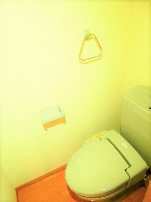 トイレ(写真は203号室です（参考）)