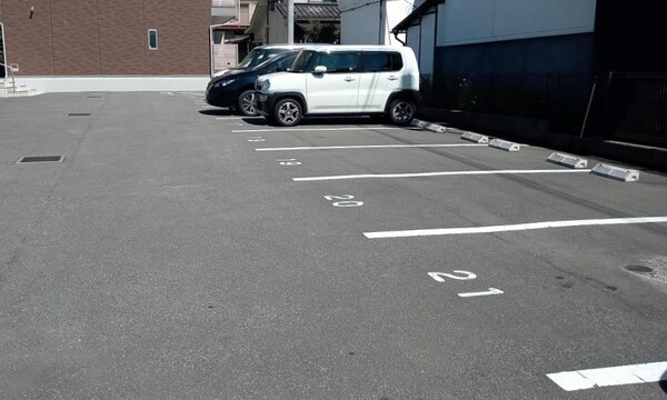 駐車場(※駐車場は管理別のため、別途契約手続きが必要です。)