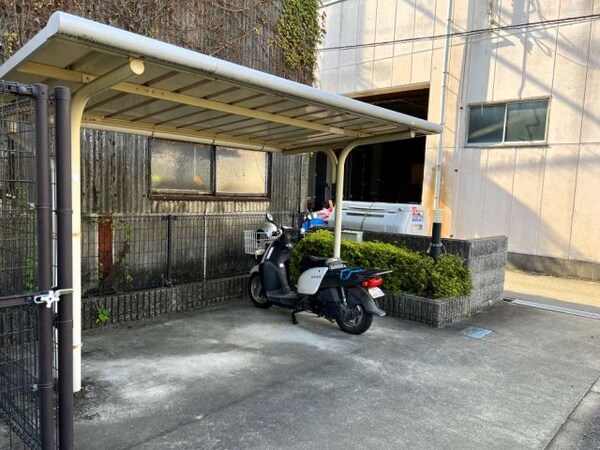 建物設備(屋根付き駐輪場)