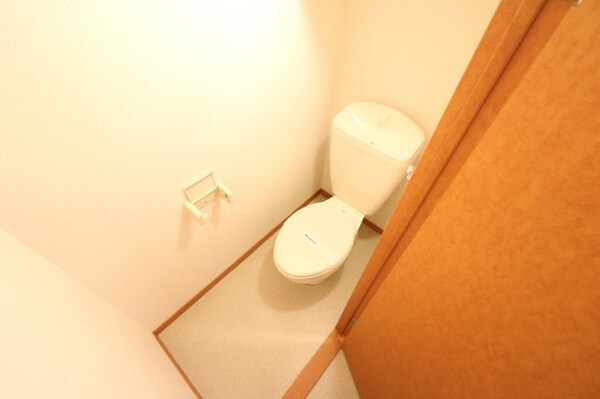 トイレ(一人暮らしに嬉しいバス・トイレ独立タイプ♪)