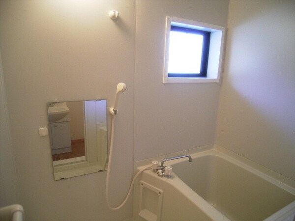 浴室(1階別室の参考写真です。現況を優先します。（B103）)