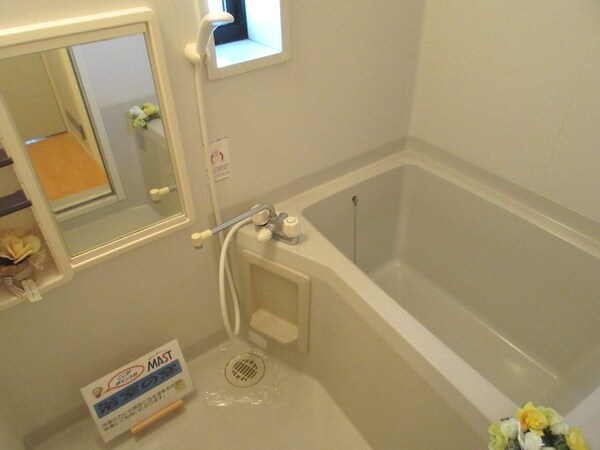 浴室(別棟2階の参考写真です。現況を優先します。（E201）)