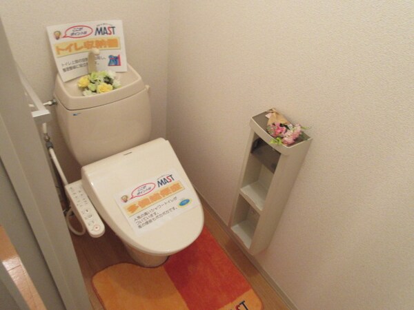 トイレ(別棟2階の参考写真です。現況を優先します。（E201）)