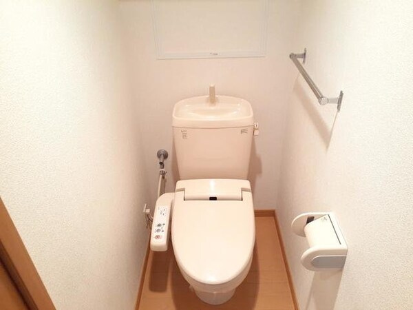 トイレ(シンプルで使いやすいトイレです)