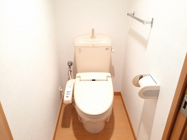 トイレ(コンパクトで使いやすいトイレです)