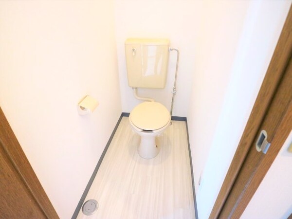トイレ(※他号室の写真です。現況と異なる場合は、現況優先となります。)