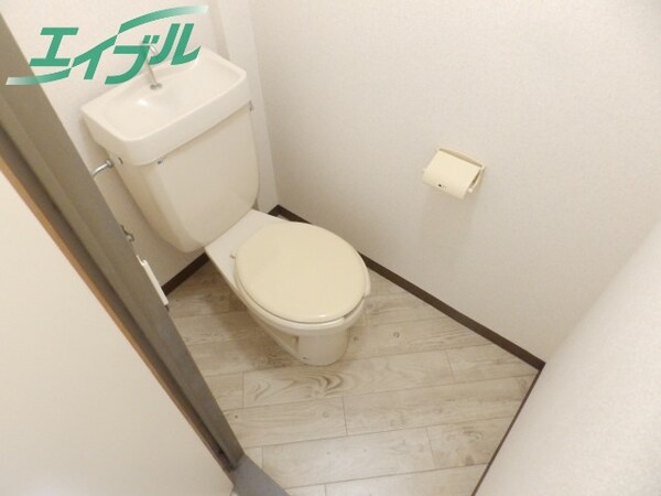 トイレ(温水洗浄便座に変わります。)