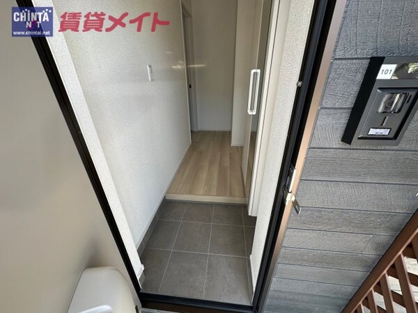 玄関(同タイプの部屋写真です。)