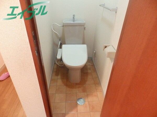 トイレ(トイレ同型参考写真)