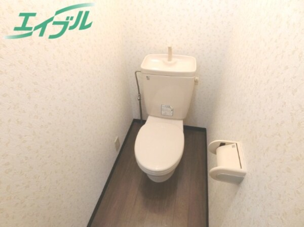 トイレ(トイレ同型参考写真)