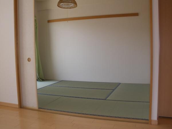 和室(写真は入居前の過去のものです。)