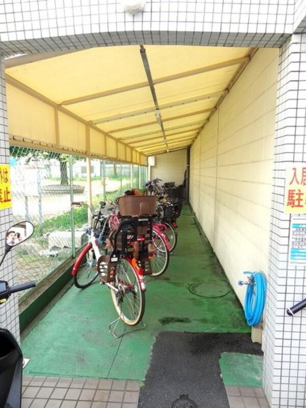 駐車場(★雨が降っても安心の駐輪場★)