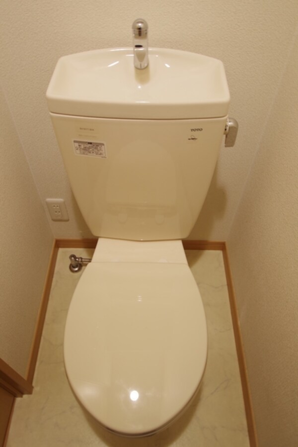 トイレ(☆　人気のバストイレ別室です　☆)