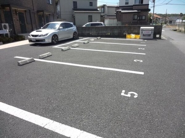 駐車場(★お部屋探しはタウンハウジング高幡不動店まで★)