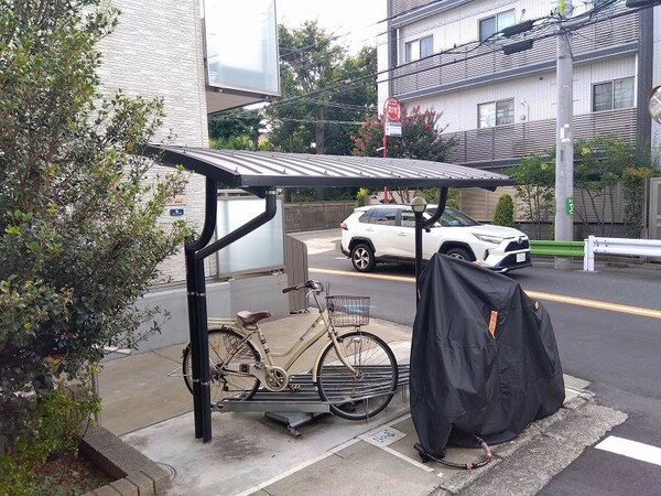 共有部分(駐輪場　自転車＆原付のみ駐輪可)