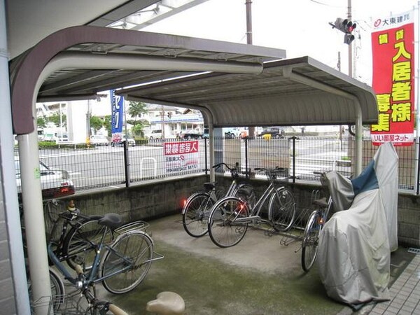 共有部分(～屋根付きの駐輪場で雨も防げますね～)