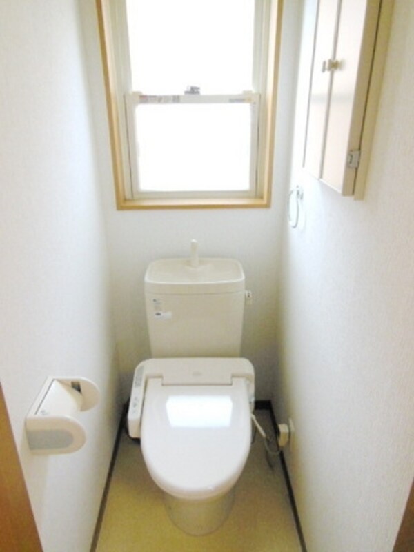 トイレ(☆トイレも窓あり☆)