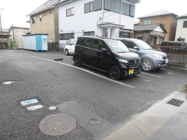 駐車場(同タイプ部屋の写真となり設備等は現況と異なる場合があります。)