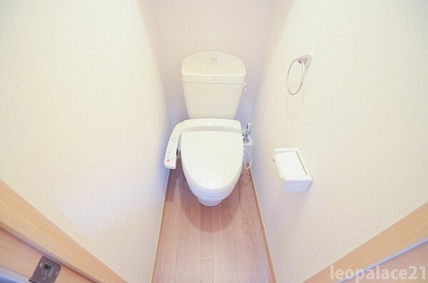 トイレ(「同タイプの部屋の写真です」「現況優先」)