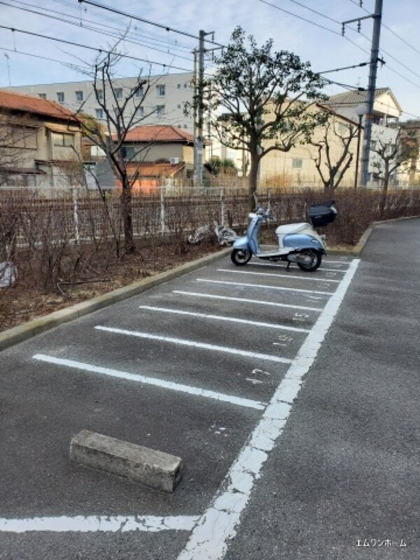 駐車場(バイク置き場2０００円~)