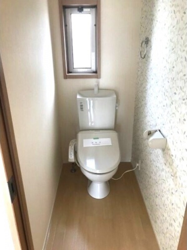 トイレ(温水洗浄暖房便座。)