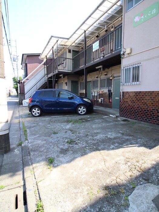 物件外観写真4　(駐車場)