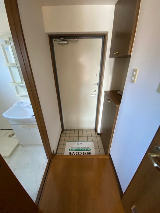 物件内観写真7　(玄関)