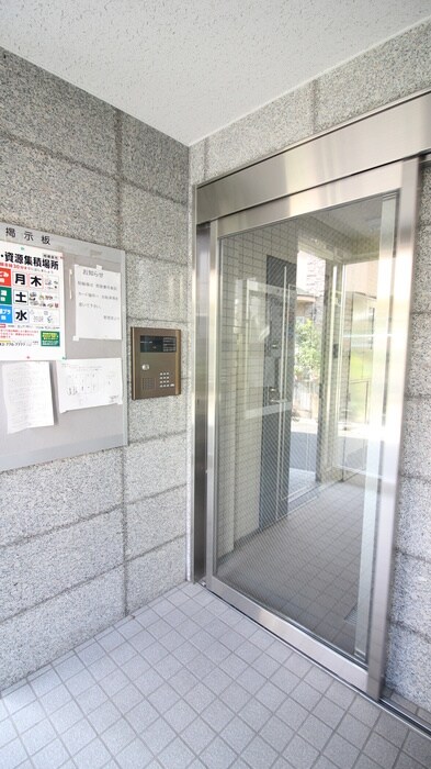物件外観写真4　(エントランス部分)