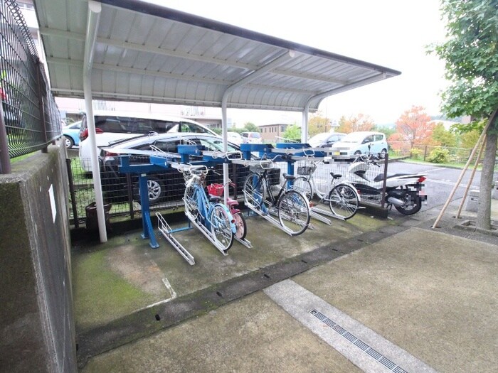 物件外観写真3　(駐輪場)