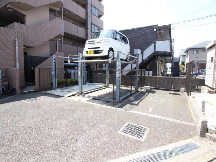 物件外観写真6　(駐車場)