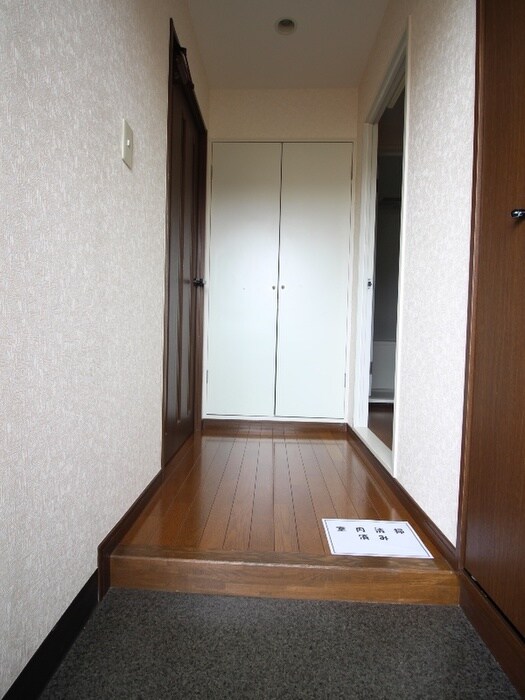 物件内観写真16　(玄関)