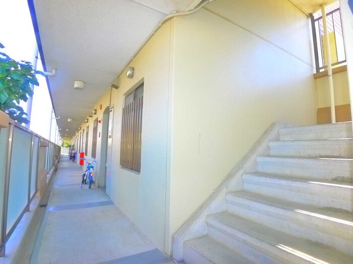 物件外観写真5　(エントランス部分)