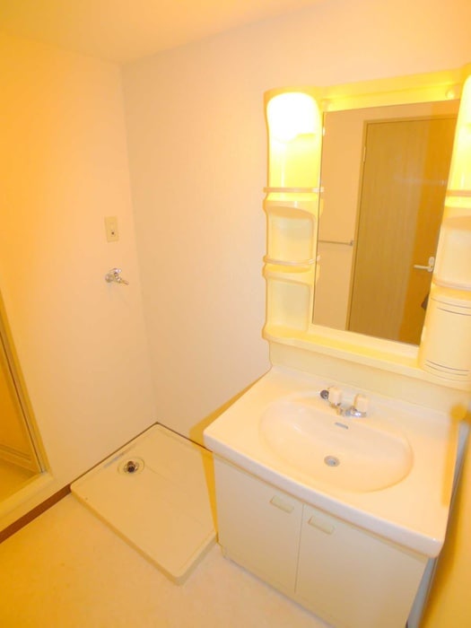 物件内観写真17　(洗濯機置場)