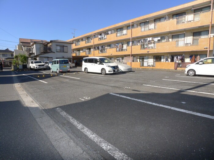 物件外観写真2　(駐車場)