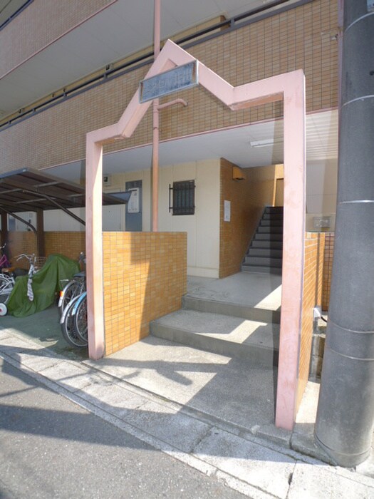 物件外観写真4　(エントランス部分)