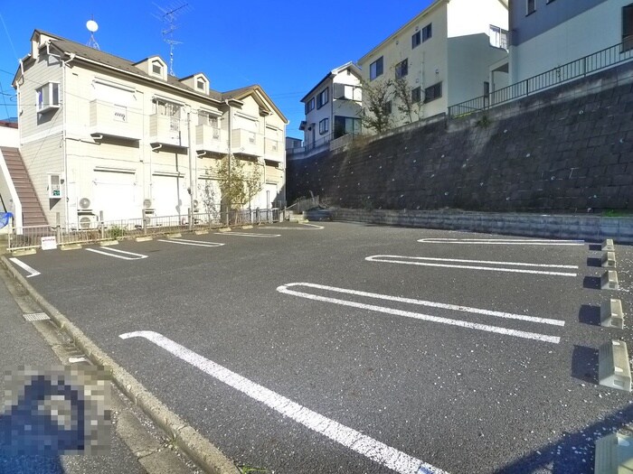 物件外観写真4　(駐車場)