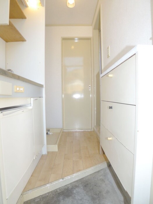 物件内観写真13　(玄関)