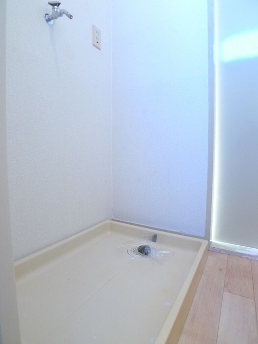 物件内観写真16　(洗濯機置場)