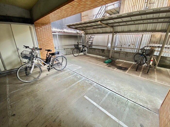 物件外観写真6　(駐輪場)