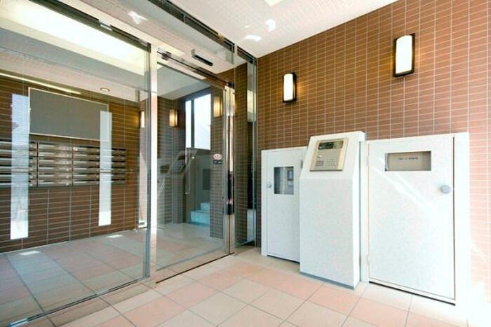 物件外観写真4　(エントランス部分)