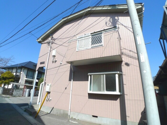 物件外観写真2　(エントランス部分)